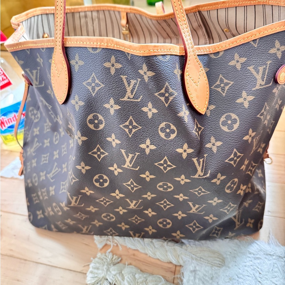 Authentic Louis Vuitton Neverfull GM - Picture 4 of 10